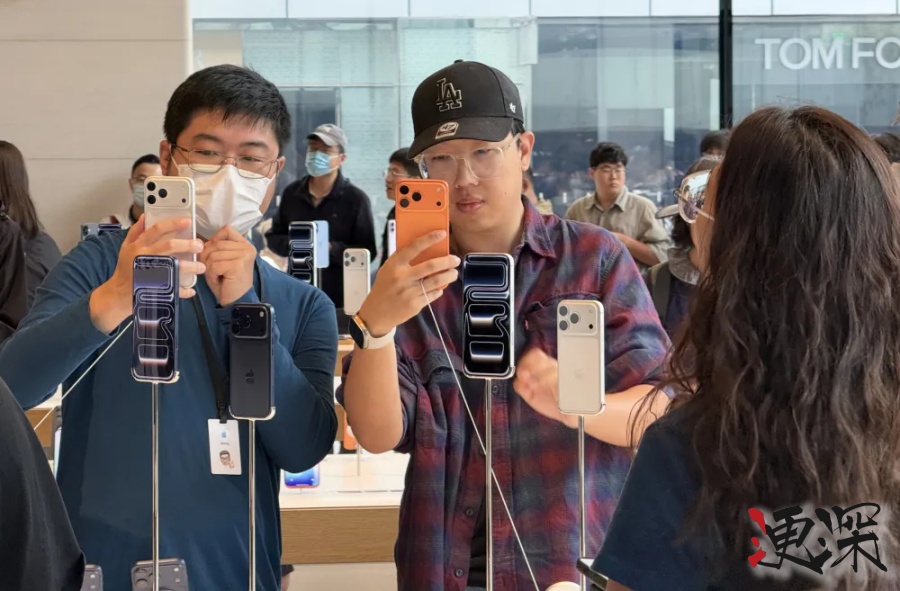 iPhone 17系列正式开售：Pro Max受追捧，橙色版 黄牛加价达千元.jpg